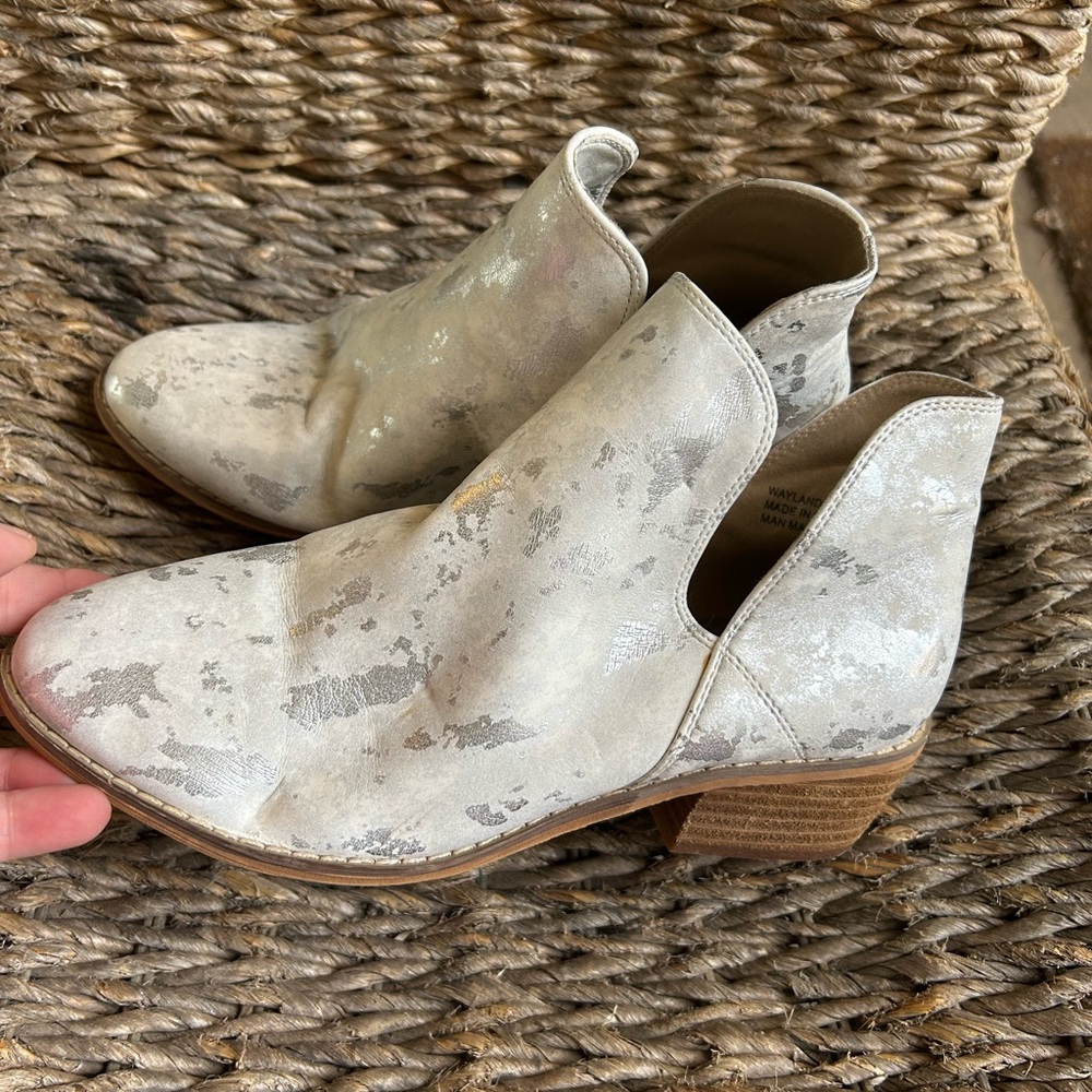 Corkys Women's Ankle Boots in Cream and Silver